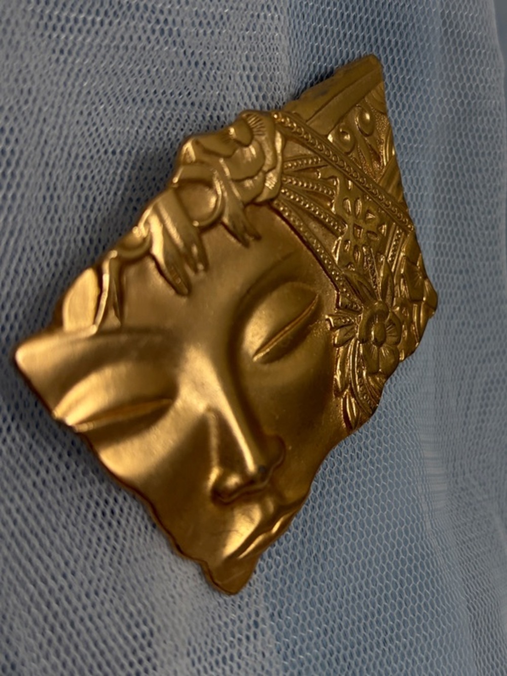 Elegant Gold Sculpted Face Brooch - Women Jewelry Brooches